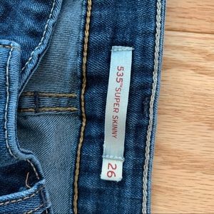 Levi’s 535 Super Skinny Jeans. Size 26.